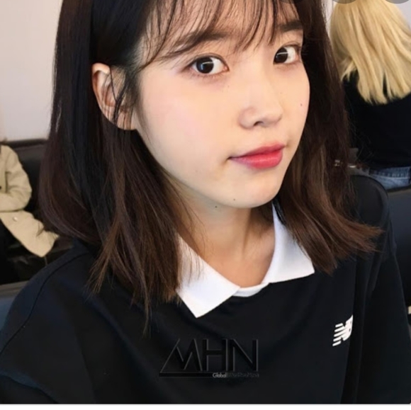 Meet your Posher, Alyssa - Picture 1 of 3